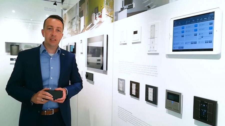 Zdjęcie z webinaru prowadzonego przez eksperta KNX Jan Winters z firmy JUNG podczas Targów KNXperience 2021 - druga edycja